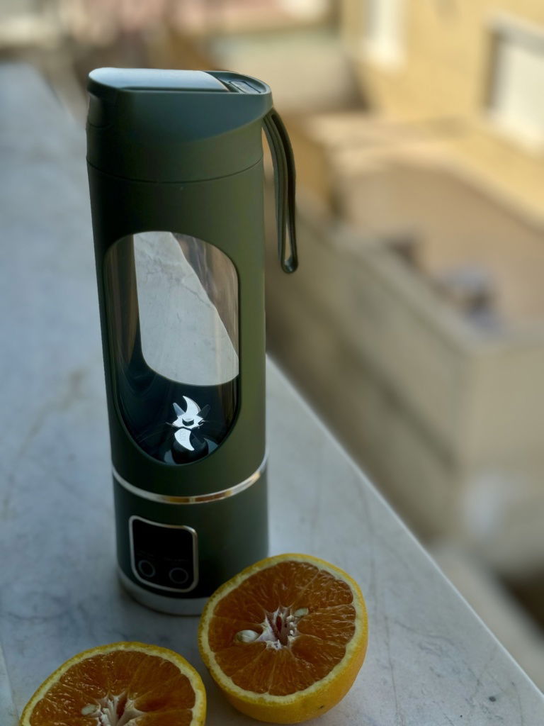 Portable Juicing Cup