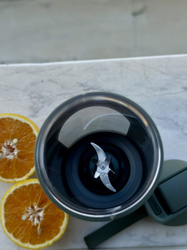 Portable Juicing Cup
